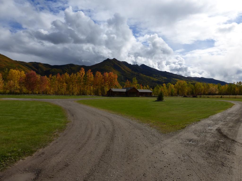 Folding Mountain B & B Fort Nelson Dış mekan fotoğraf