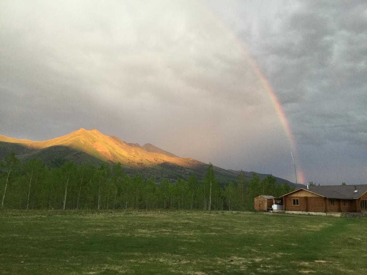 Folding Mountain B & B Fort Nelson Dış mekan fotoğraf