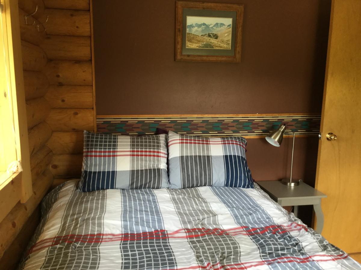 Folding Mountain B & B Fort Nelson Dış mekan fotoğraf
