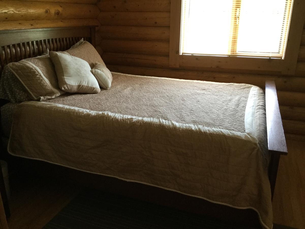 Folding Mountain B & B Fort Nelson Dış mekan fotoğraf